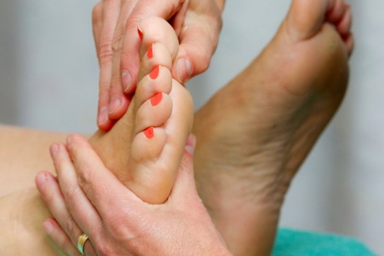 Fuß-Reflexzonen-Behandlung Fuß-Reflexzonen-Behandlung